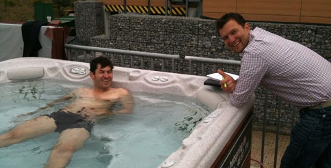 Ladman im Regenerationsbecken. Wer WM's ausrichtet, hat nicht mal dort seine Ruhe.