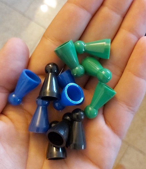 Das zweitwichtigste Spielgerät: Die Los-Steine für die Teams. Green ist das neue Grey!